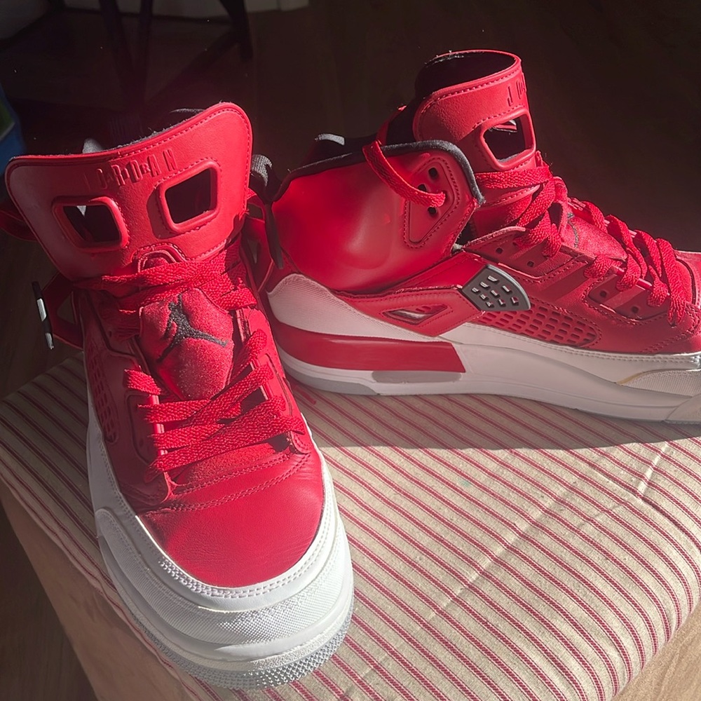 2017
Jordan Spizike 'Gym Red